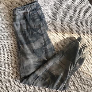 Gently used size M camo sweatpants